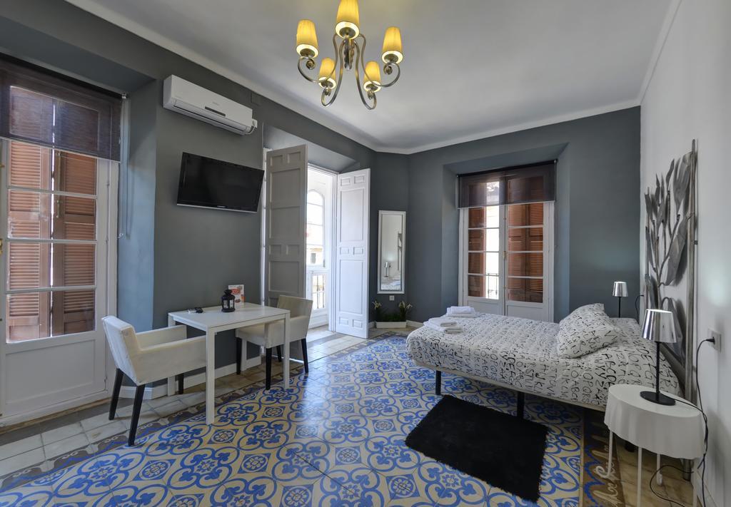 Apartamentos Gold Малага Стая снимка