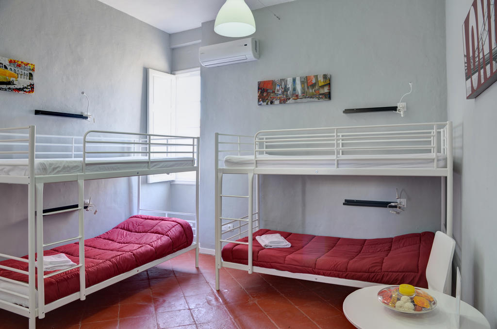 Apartamentos Gold Малага Стая снимка