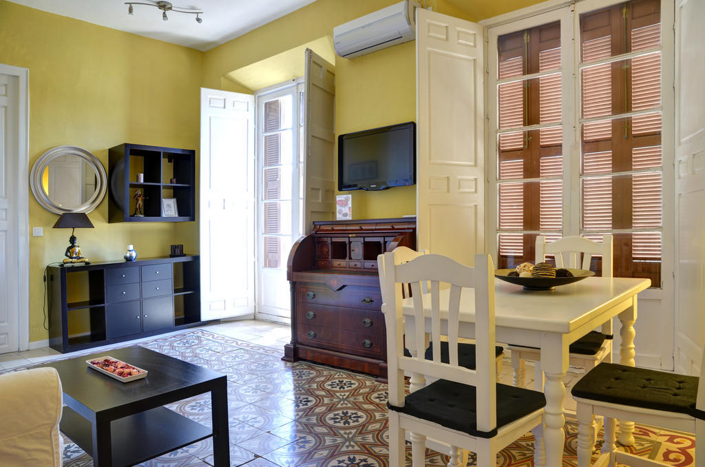 Apartamentos Gold Малага Стая снимка